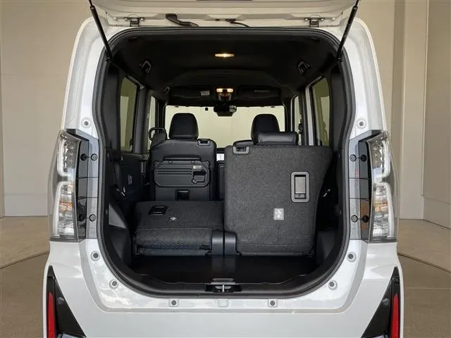 タント　カスタム（ダイハツ）の車両写真