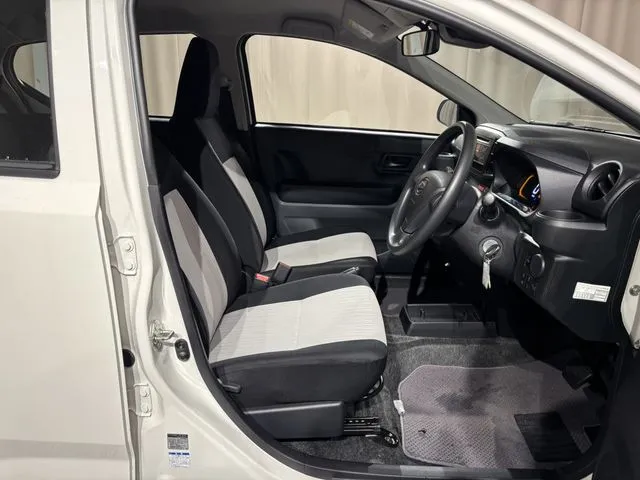 ミラ イース 4WD(ダイハツ)の車両写真