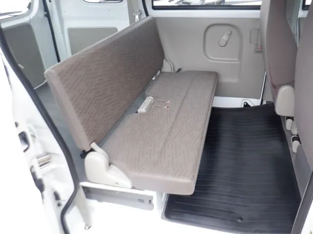 エブリイバン（スズキ）の車両写真