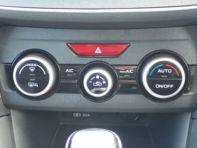 ＳＵＢＡＲＵ　ＸＶ（スバル）の車両写真