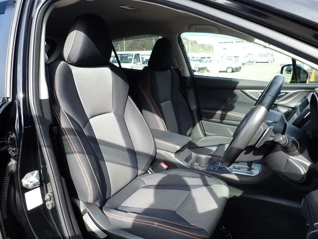ＳＵＢＡＲＵ　ＸＶ（スバル）の車両写真