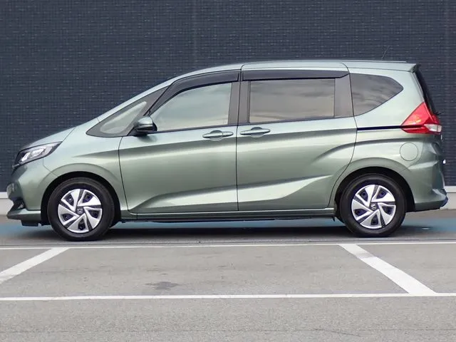 フリードプラス　ハイブリッド（ホンダ）の車両写真