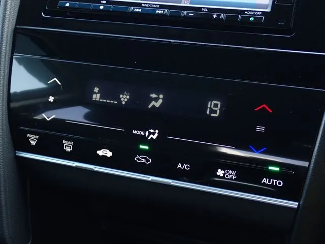 シャトル　ハイブリッド（ホンダ）の車両写真