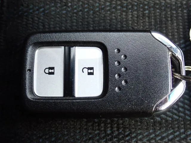 シャトル　ハイブリッド（ホンダ）の車両写真