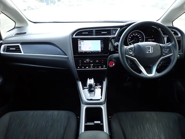 シャトル　ハイブリッド（ホンダ）の車両写真