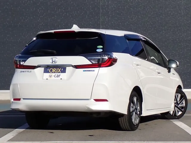 シャトル　ハイブリッド（ホンダ）の車両写真