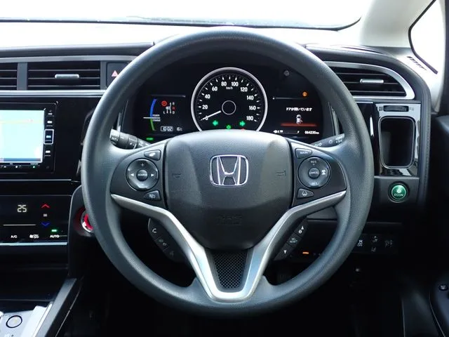 シャトル　ハイブリッド（ホンダ）の車両写真