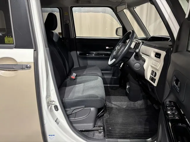 ムーヴ　キャンバス　４ＷＤ（ダイハツ）の車両写真