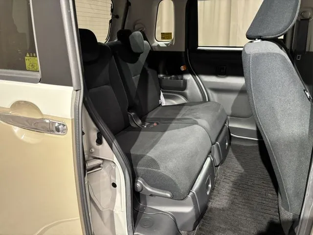 ムーヴ　キャンバス　４ＷＤ（ダイハツ）の車両写真