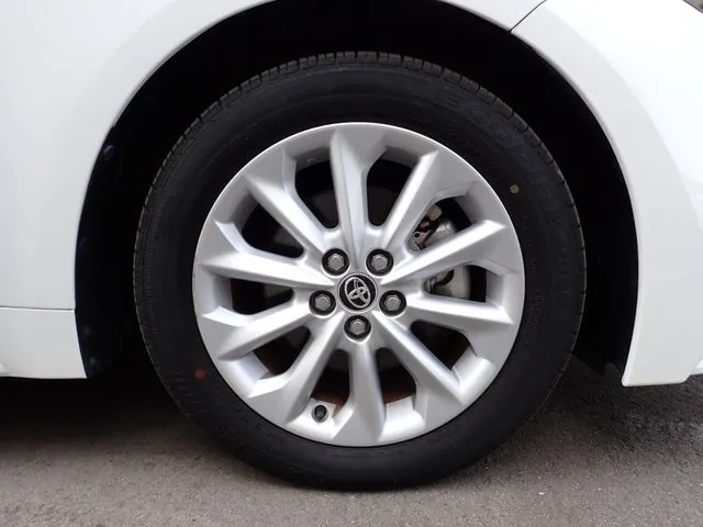 カローラ　セダン　ハイブリッド（トヨタ）の車両写真