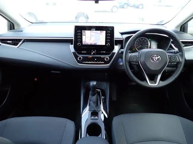 カローラ　セダン　ハイブリッド（トヨタ）の車両写真