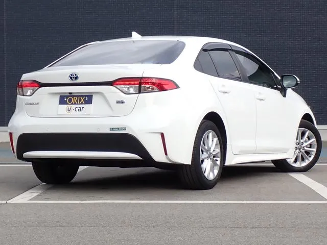 カローラ　セダン　ハイブリッド（トヨタ）の車両写真