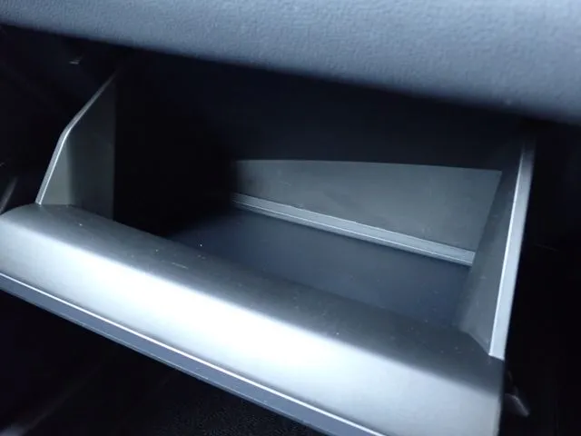 カローラ　セダン　ハイブリッド（トヨタ）の車両写真