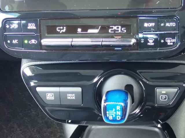 プリウス(トヨタ)の車両写真