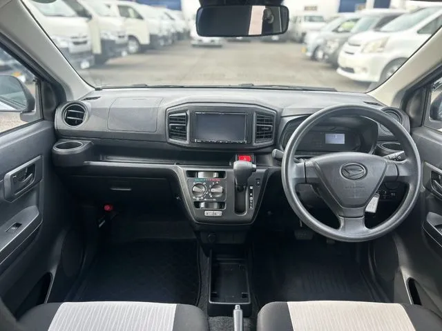 ミラ　イース（ダイハツ）の車両写真