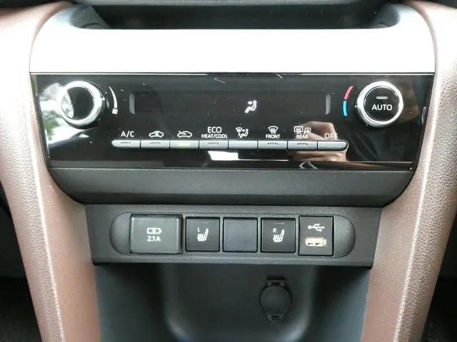 ヤリスクロス　ハイブリッド（トヨタ）の車両写真