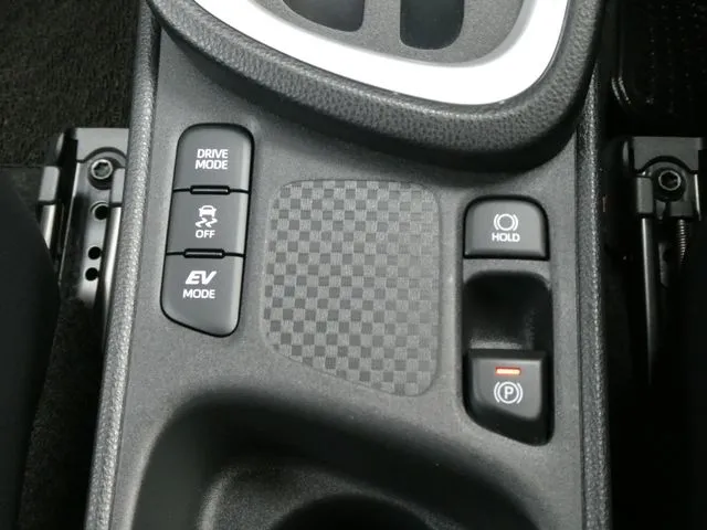 ヤリスクロス　ハイブリッド（トヨタ）の車両写真