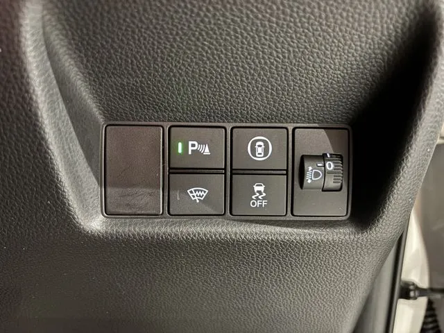 ホンダ　フィット　ｅ：ＨＥＶ　４ＷＤ