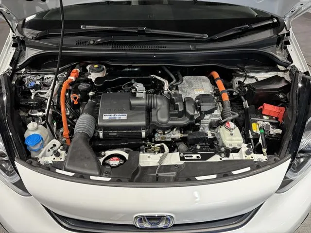 ホンダ　フィット　ｅ：ＨＥＶ　４ＷＤ