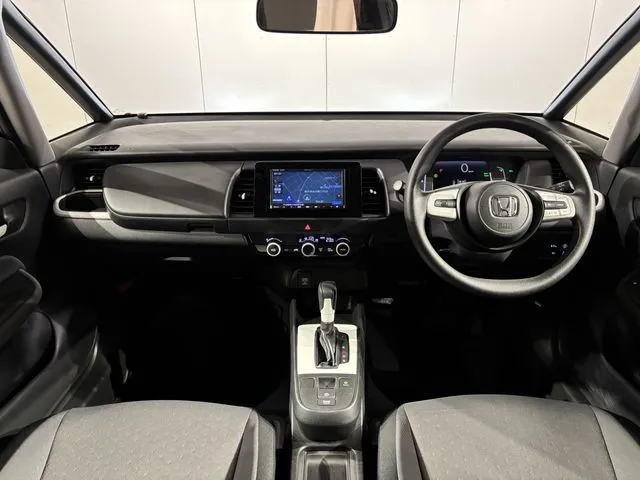 ホンダ　フィット　ｅ：ＨＥＶ　４ＷＤ