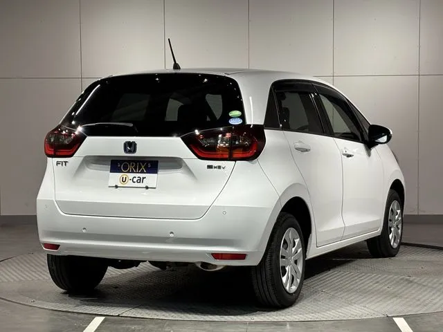 ホンダ　フィット　ｅ：ＨＥＶ　４ＷＤ