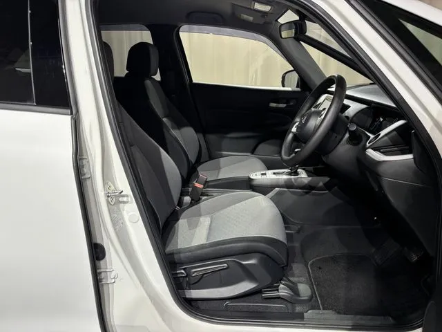 ホンダ　フィット　ｅ：ＨＥＶ　４ＷＤ