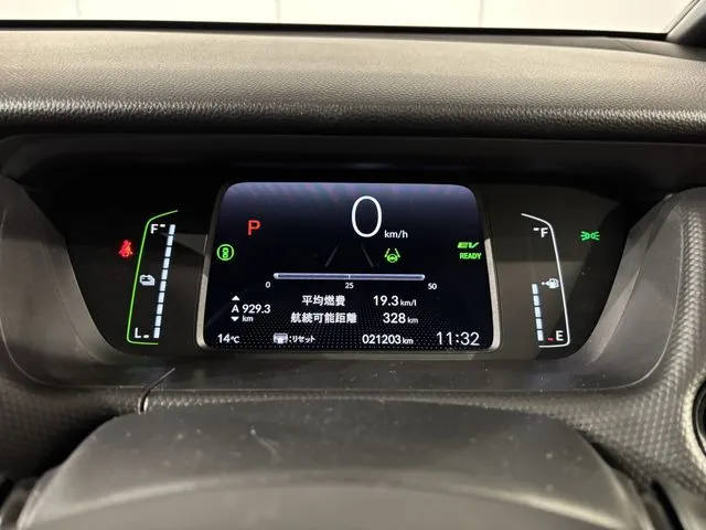 ホンダ　フィット　ｅ：ＨＥＶ　４ＷＤ