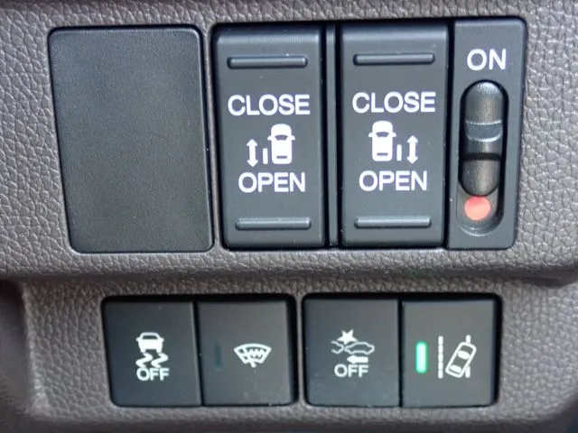 フリードプラス　ハイブリッド（ホンダ）の車両写真