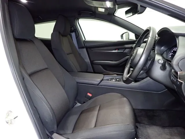 マツダ　ＭＡＺＤＡ３　ファストバック