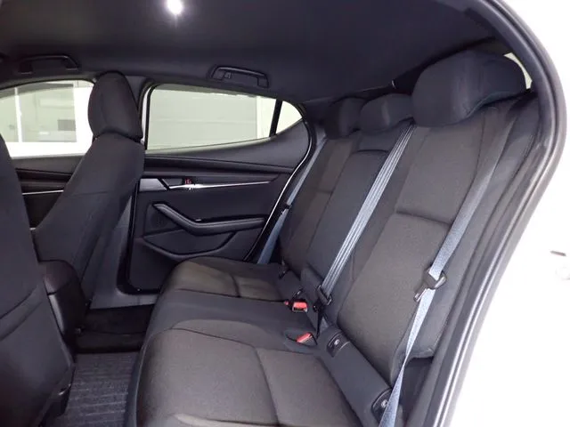 マツダ　ＭＡＺＤＡ３　ファストバック