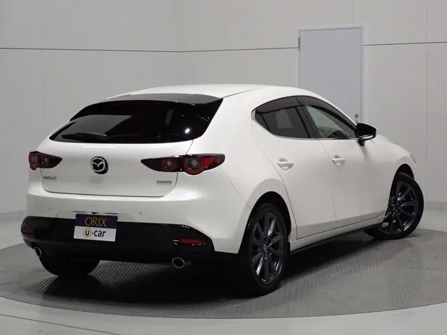 マツダ　ＭＡＺＤＡ３　ファストバック