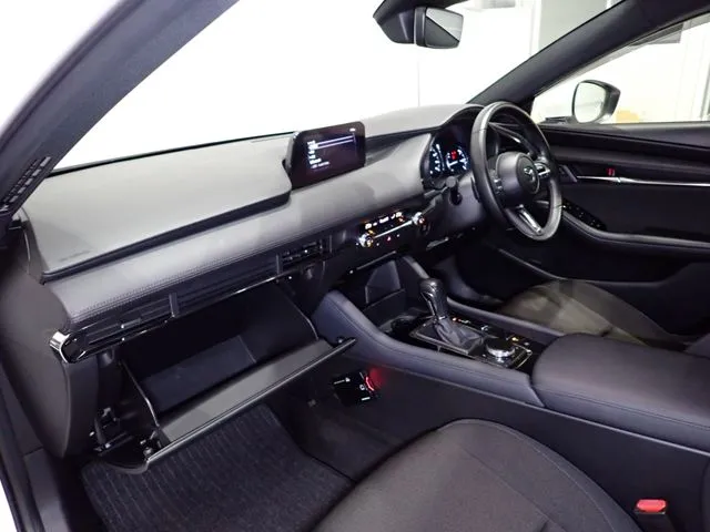 マツダ　ＭＡＺＤＡ３　ファストバック