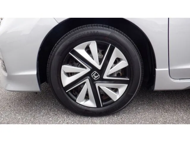 シャトル　ハイブリッド（ホンダ）の車両写真