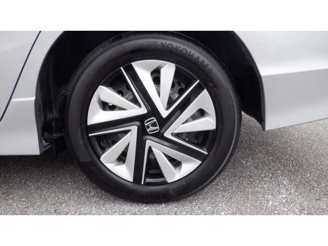 シャトル　ハイブリッド（ホンダ）の車両写真