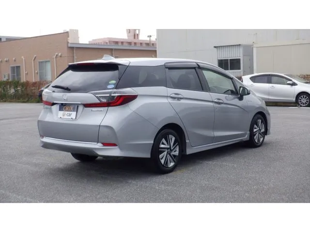 シャトル　ハイブリッド（ホンダ）の車両写真