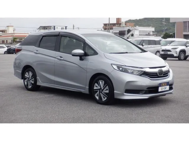 シャトル　ハイブリッド（ホンダ）の車両写真