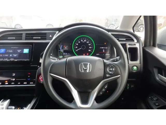 シャトル　ハイブリッド（ホンダ）の車両写真