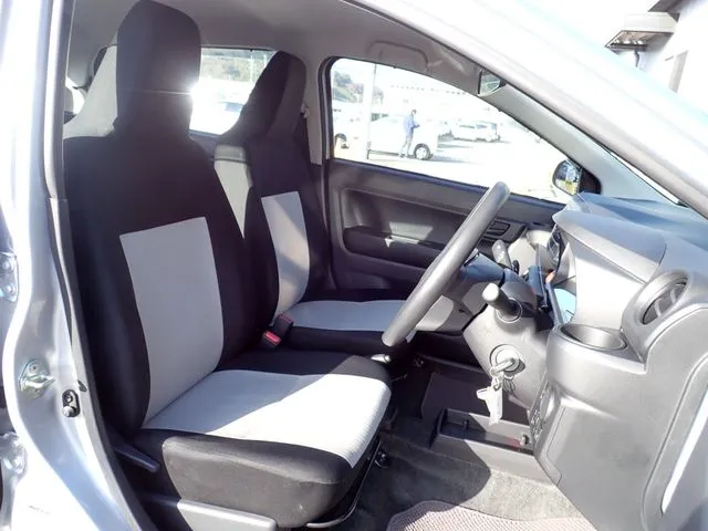 ミラ イース(ダイハツ)の車両写真