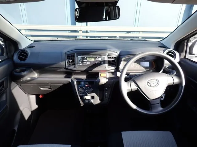 ミラ イース(ダイハツ)の車両写真
