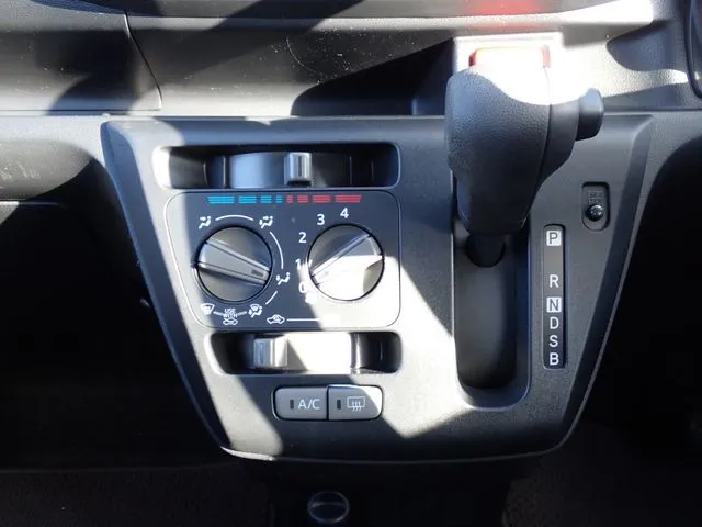 ミラ イース(ダイハツ)の車両写真