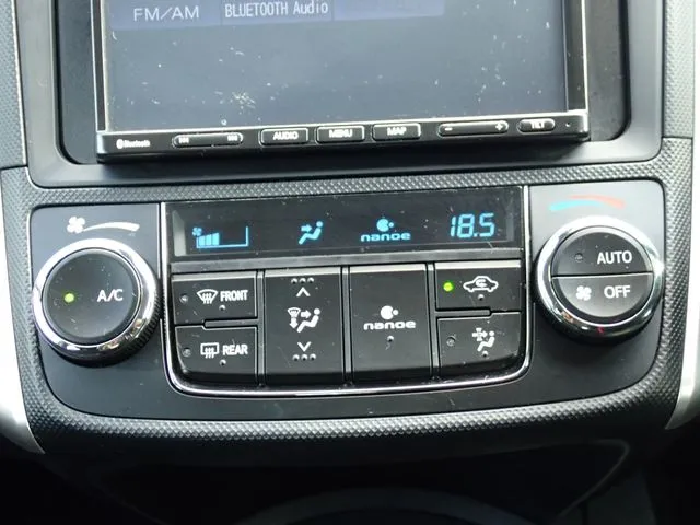 カローラフィールダー　ハイブリッド（トヨタ）の車両写真