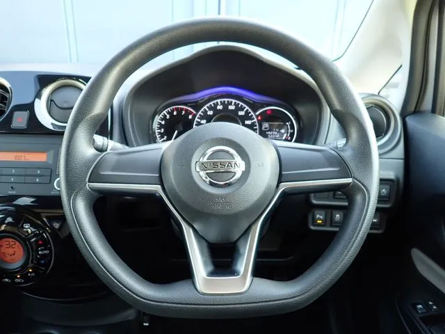 ノート(ニッサン)の車両写真