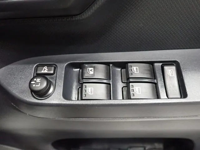 ミラ　イース（ダイハツ）の車両写真