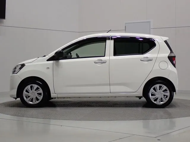 ミラ　イース（ダイハツ）の車両写真