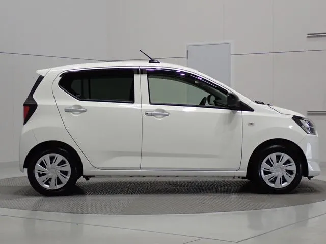 ミラ　イース（ダイハツ）の車両写真