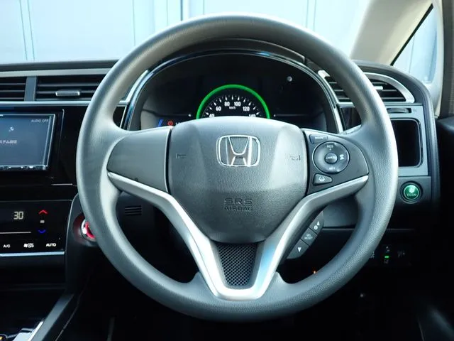 シャトル　ハイブリッド（ホンダ）の車両写真