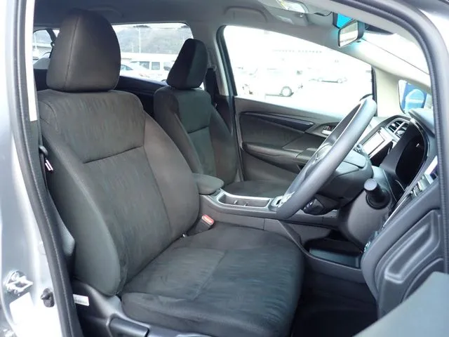 シャトル　ハイブリッド（ホンダ）の車両写真