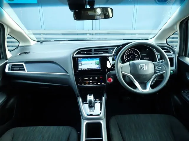 シャトル　ハイブリッド（ホンダ）の車両写真