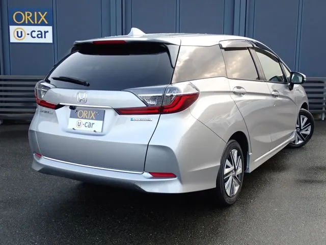 シャトル　ハイブリッド（ホンダ）の車両写真