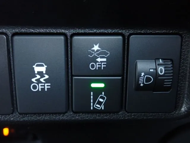 シャトル　ハイブリッド（ホンダ）の車両写真